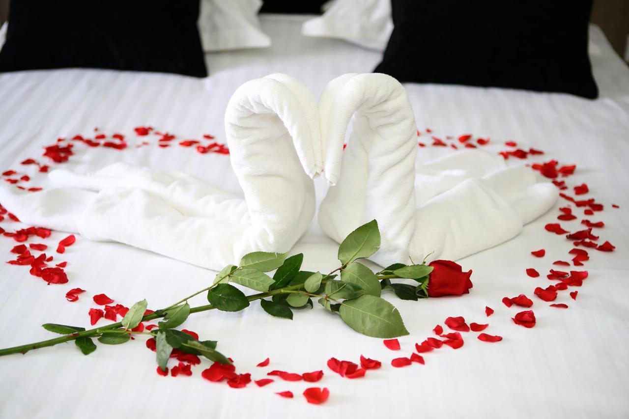 Отель Meliss Events Крайова Экстерьер фото