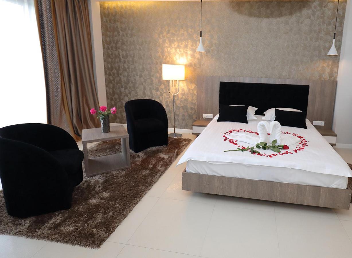 Отель Meliss Events Крайова Экстерьер фото