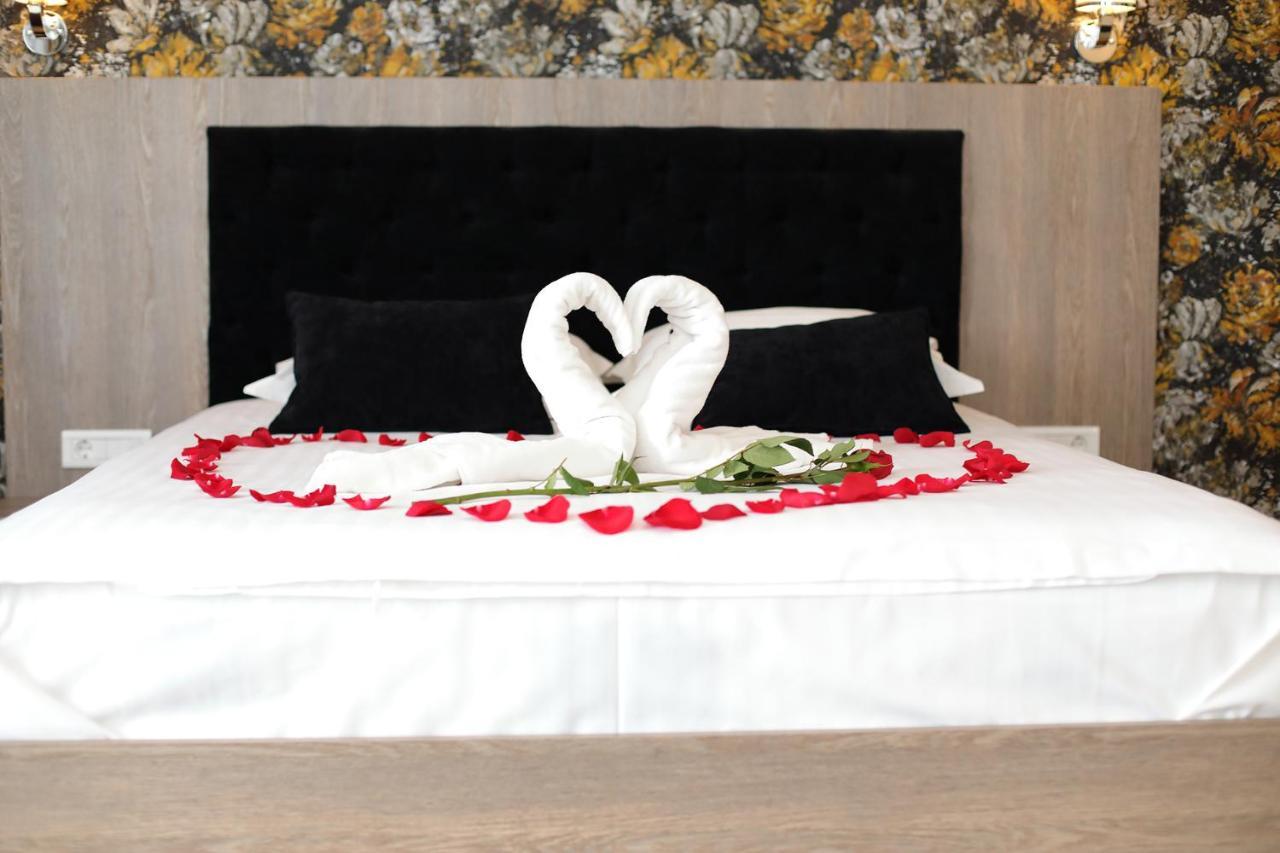 Отель Meliss Events Крайова Экстерьер фото