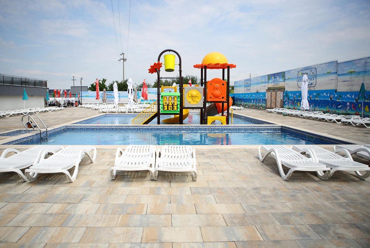 Отель Meliss Events Крайова Экстерьер фото