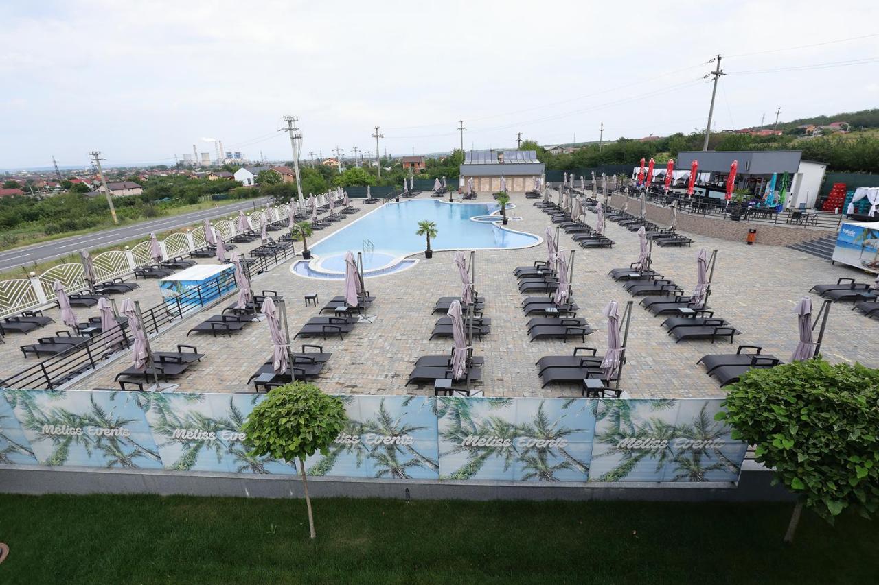Отель Meliss Events Крайова Экстерьер фото