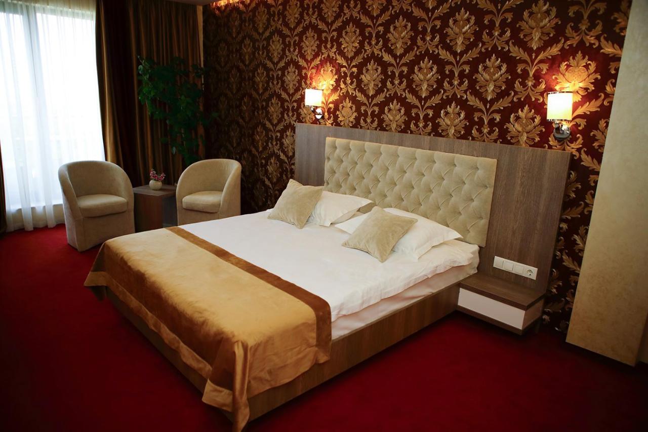 Отель Meliss Events Крайова Экстерьер фото