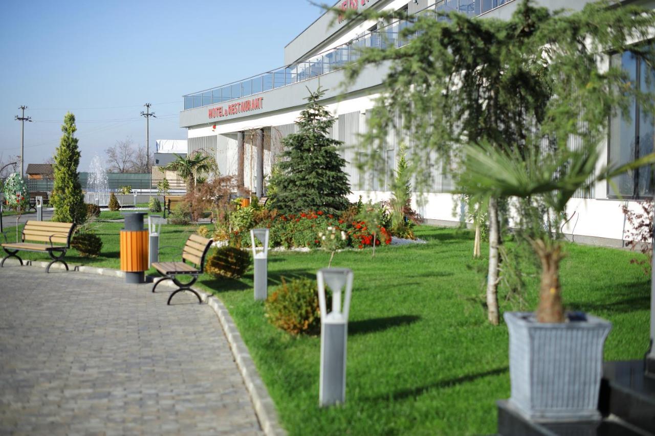 Отель Meliss Events Крайова Экстерьер фото